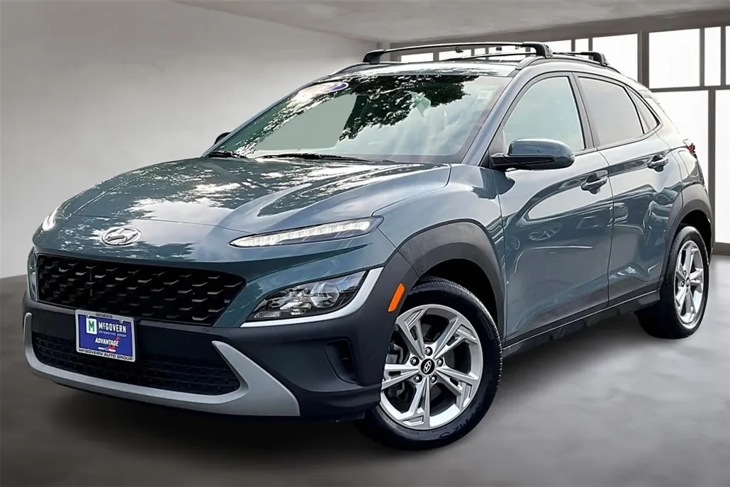 2022 Hyundai Kona SEL photo 1