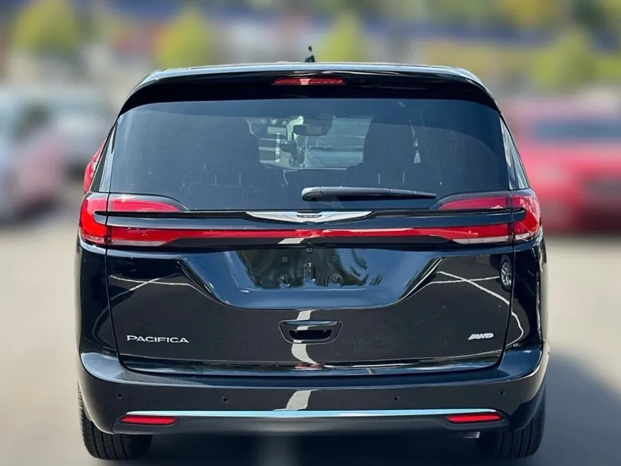 2026 Chrysler Pacifica photo 1