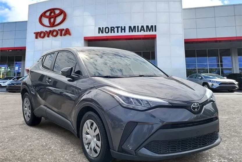 2021 Toyota C-HR LE photo 1