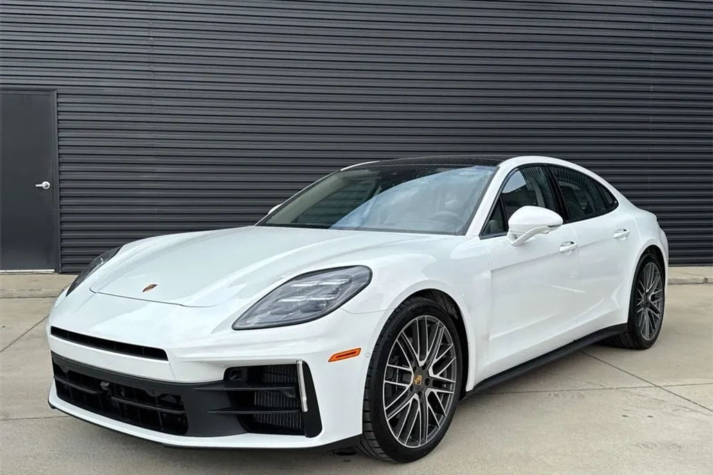 2025 Porsche Panamera Base photo 1