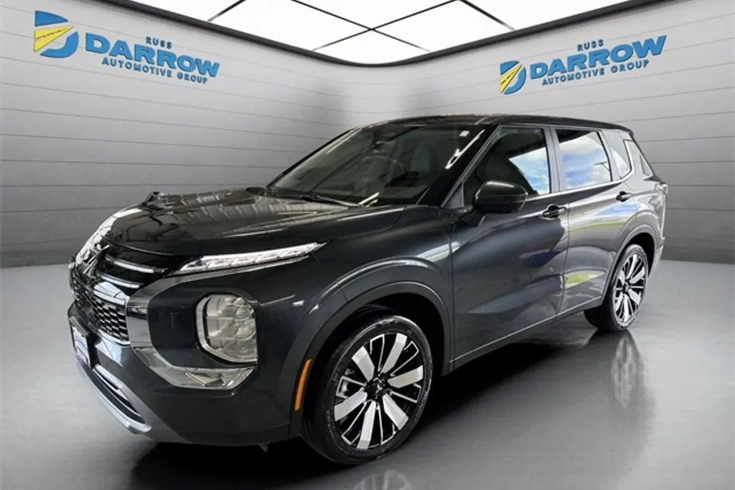 2025 Mitsubishi Outlander SE photo 1