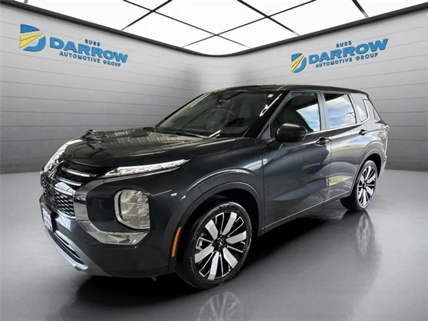 2025 Mitsubishi Outlander SE photo 1