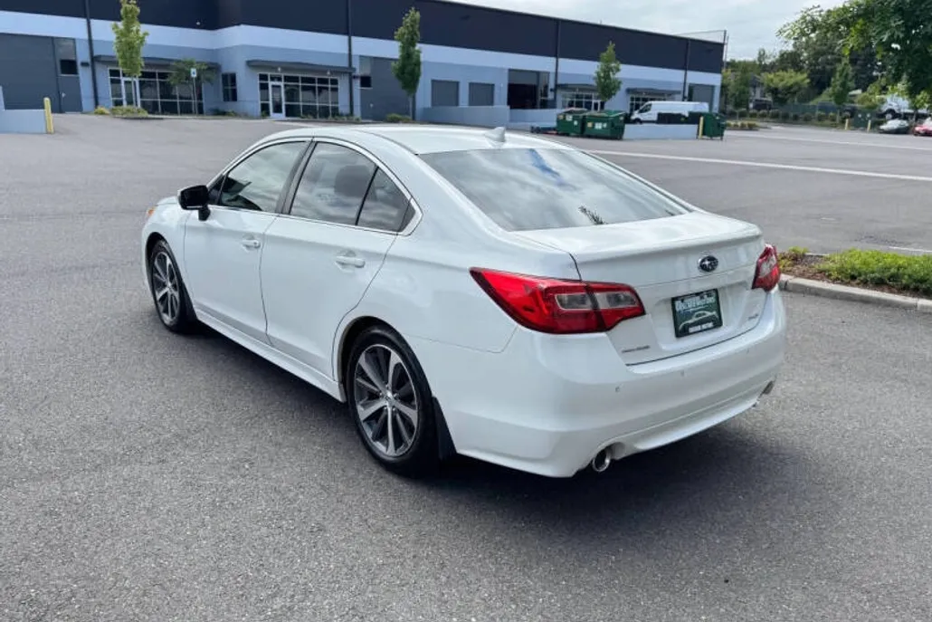 2017 Subaru Legacy 3.6R Limited photo 1