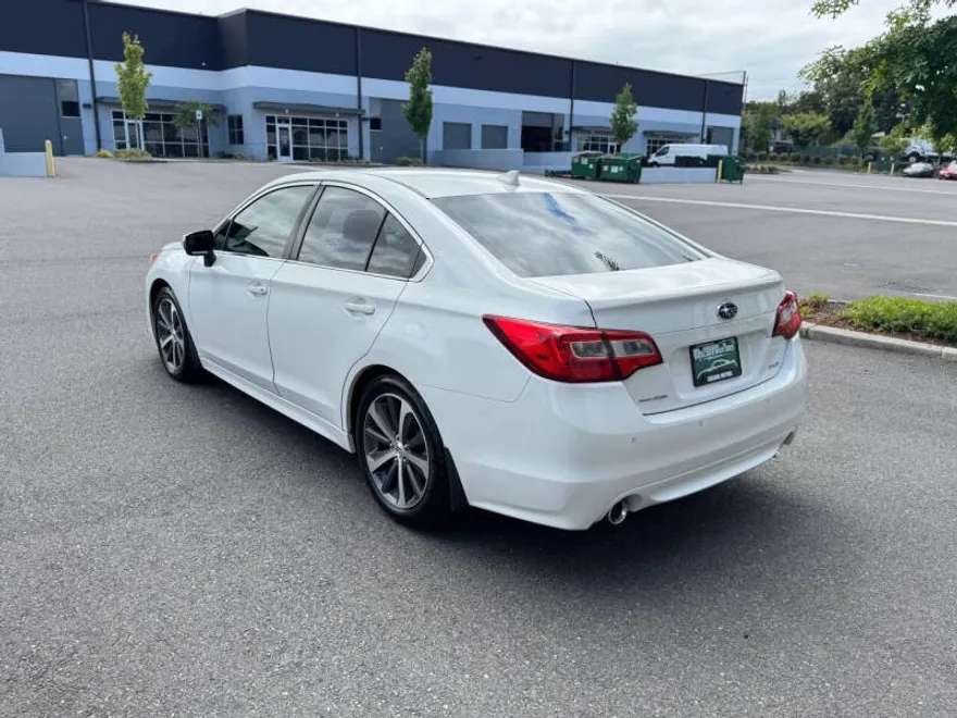 2017 Subaru Legacy 3.6R Limited photo 1