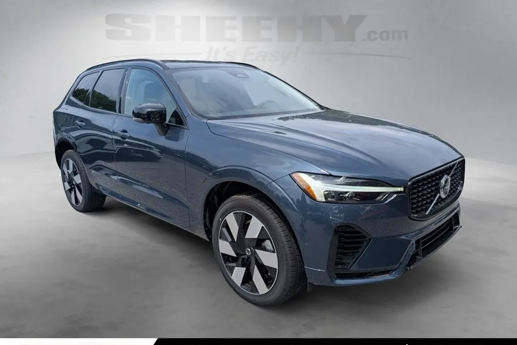 2025 Volvo XC60 T8 Plus photo 1