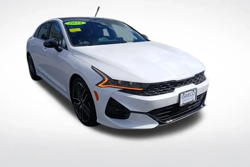 2022 Kia K5 GT photo 1