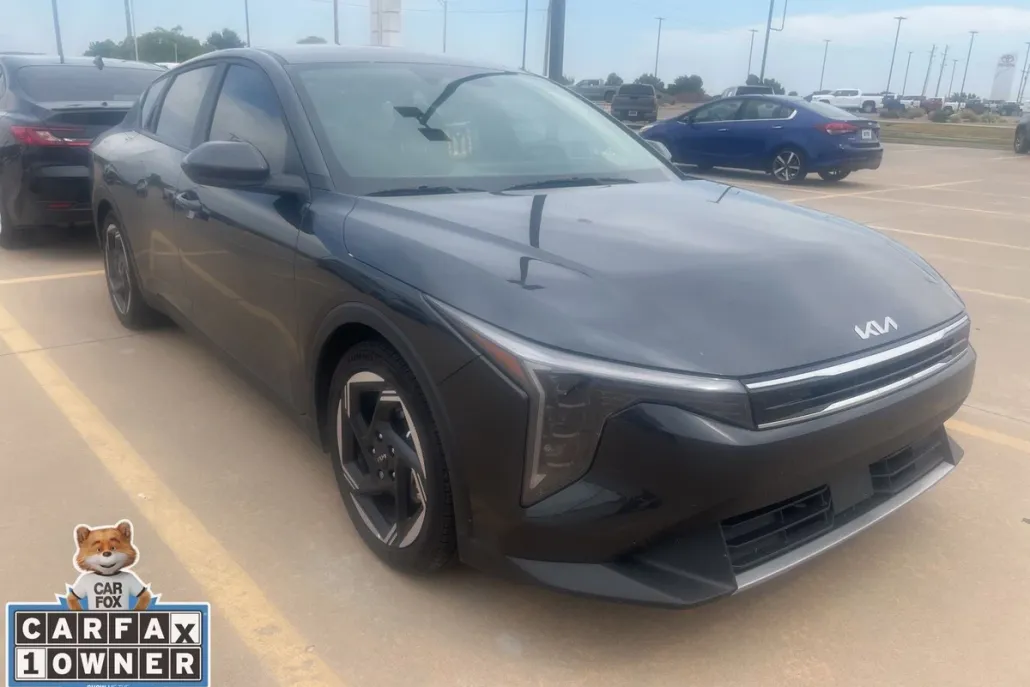 2025 Kia K4 EX photo 1