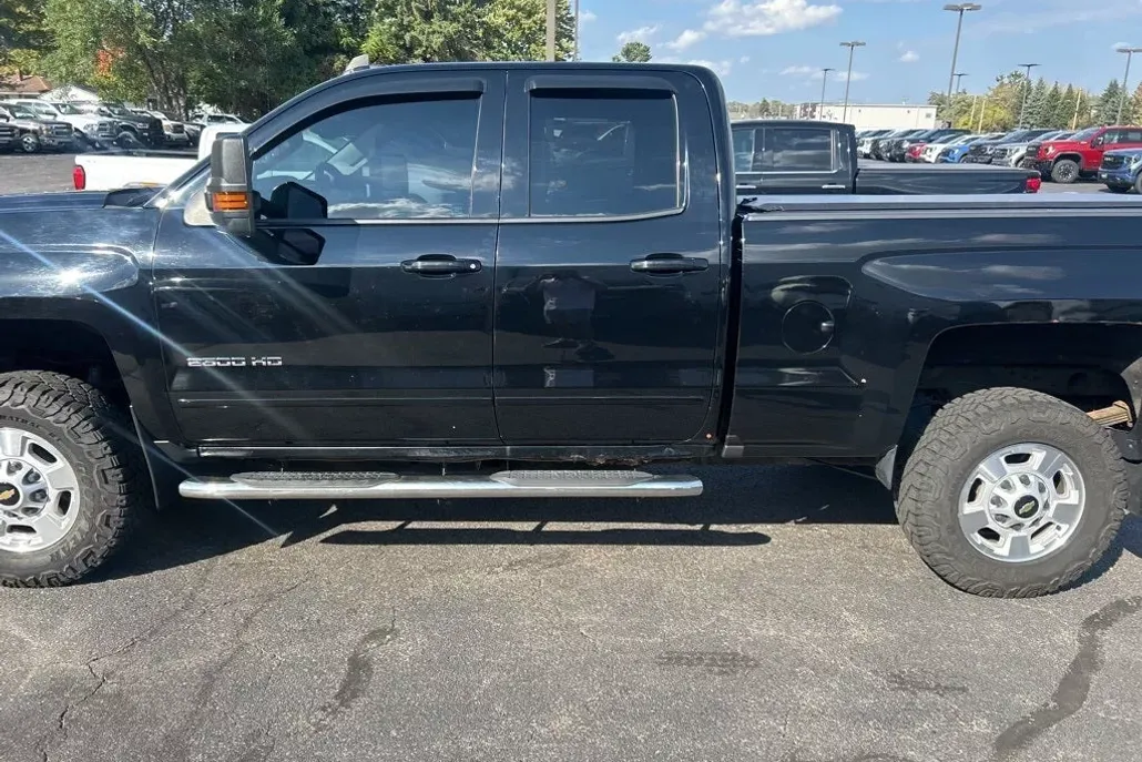 2016 Chevrolet Silverado 2500HD LT photo 1