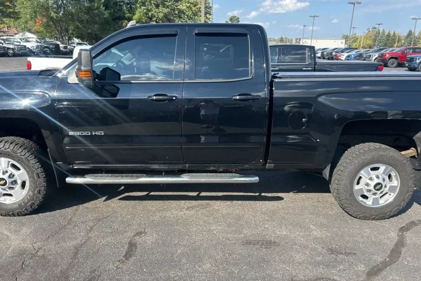 2016 Chevrolet Silverado 2500HD LT photo 1