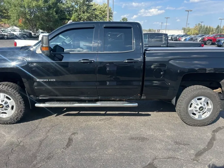 2016 Chevrolet Silverado 2500HD LT photo 1