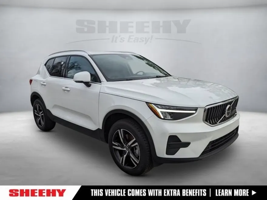 2025 Volvo XC40 Core photo 1