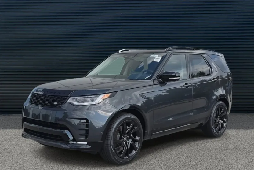 2025 Land Rover Discovery P300 Dynamic SE photo 1