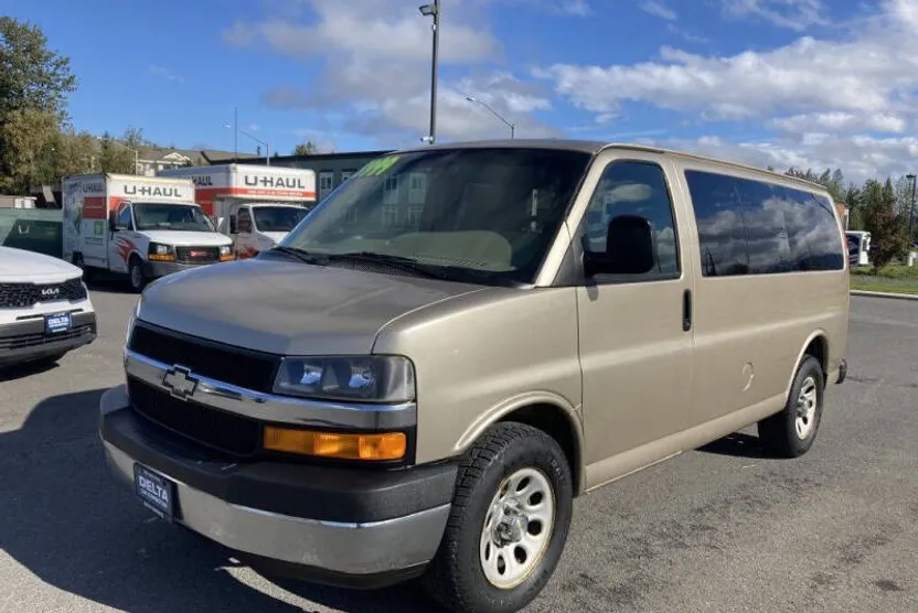 2009 Chevrolet Express 1500 photo 1