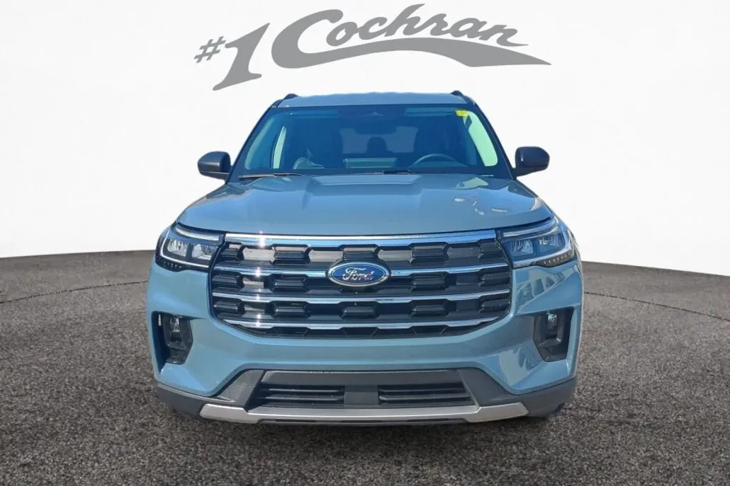 2025 Ford Explorer photo 1