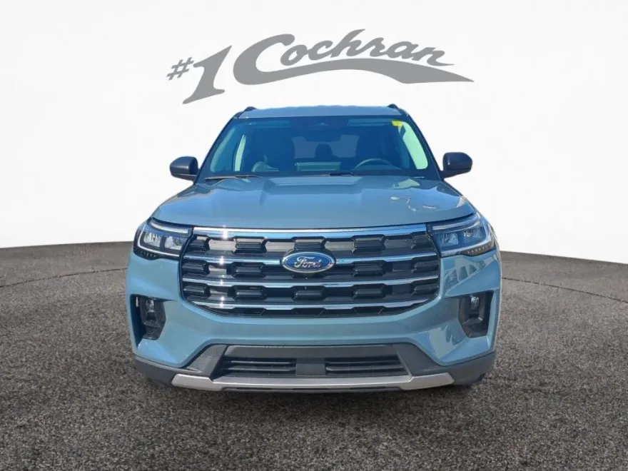 2025 Ford Explorer photo 1