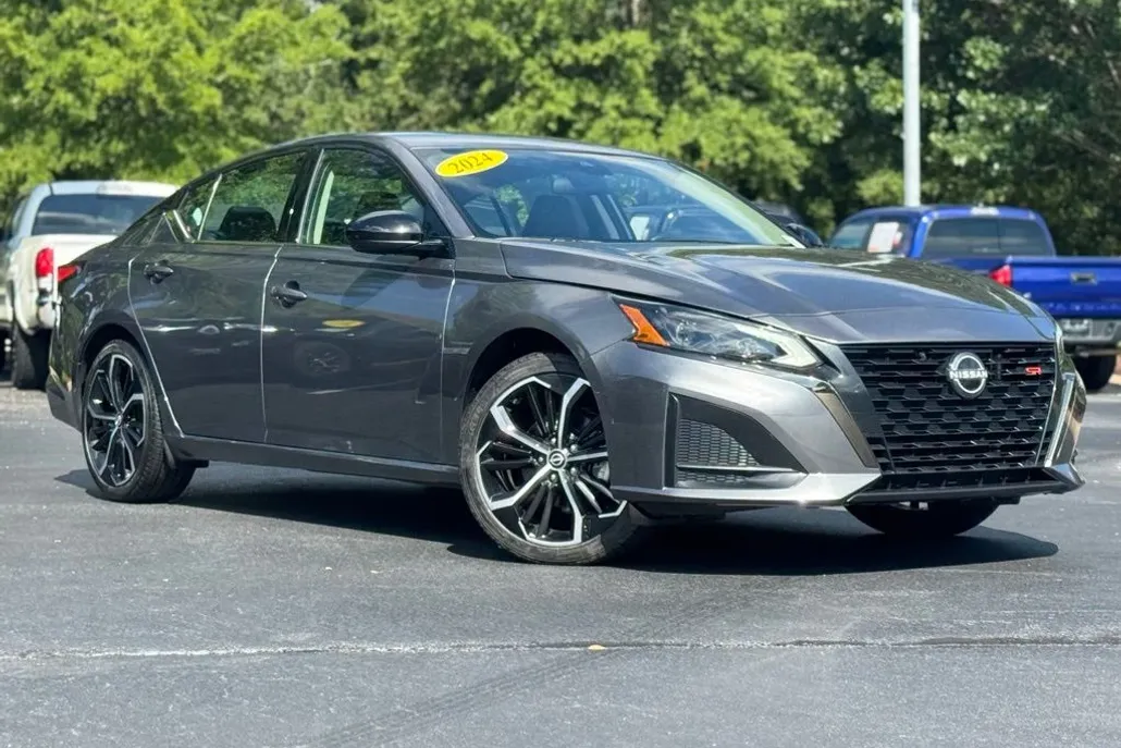 2024 Nissan Altima 2.5 SR photo 1