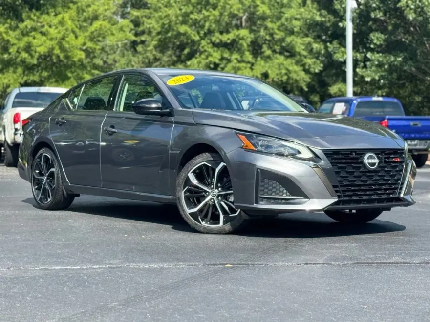 2024 Nissan Altima 2.5 SR photo 1
