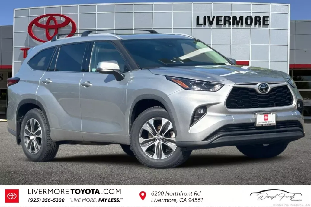 2022 Toyota Highlander XLE photo 1