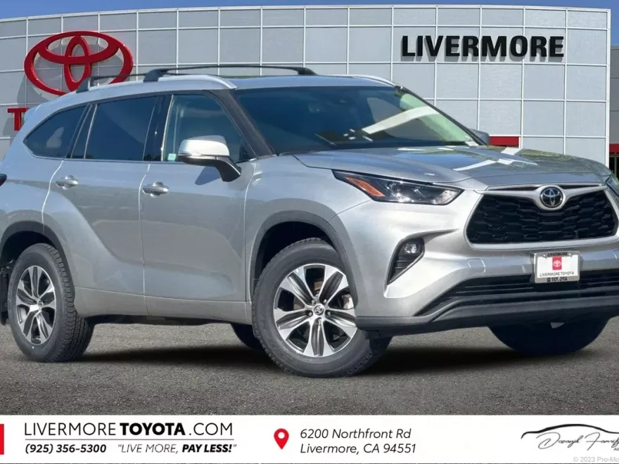 2022 Toyota Highlander XLE photo 1