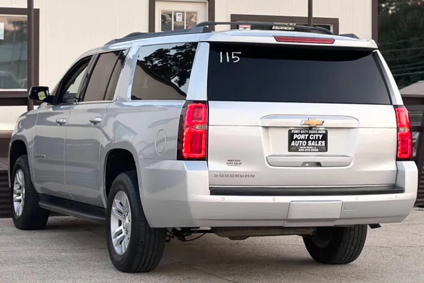 2016 Chevrolet Suburban LT photo 1