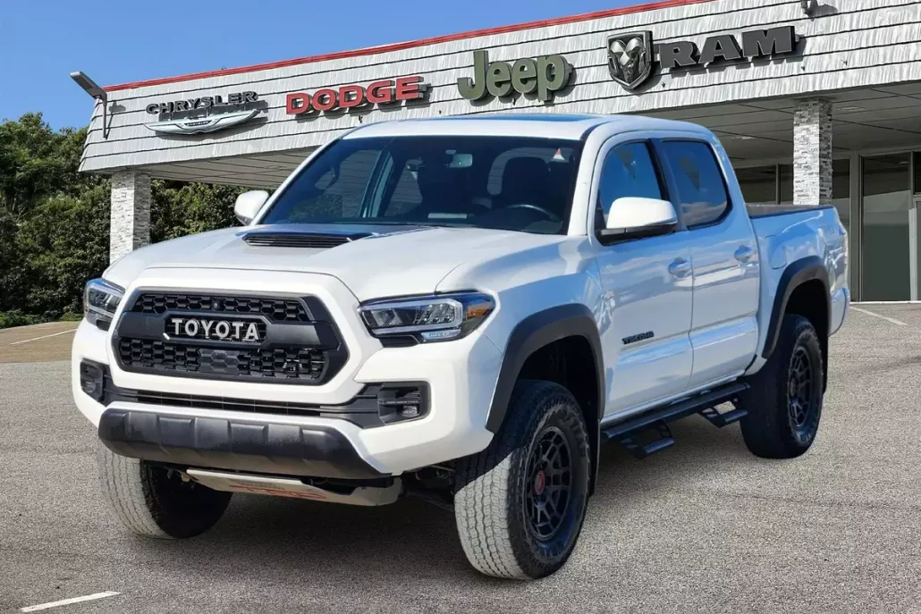 2023 Toyota Tacoma V6 photo 1