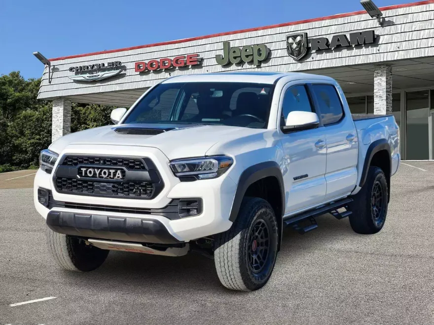2023 Toyota Tacoma V6 photo 1