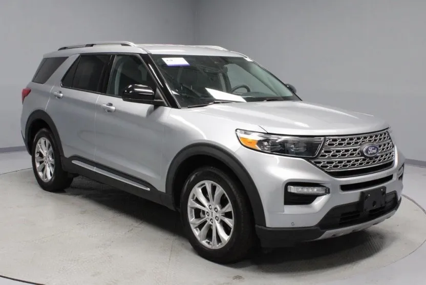 2024 Ford Explorer Limited photo 1