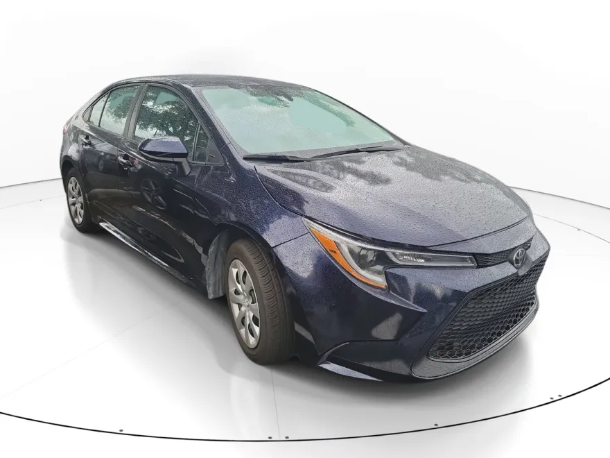 2022 Toyota Corolla LE photo 1