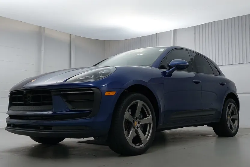 2023 Porsche Macan T photo 1