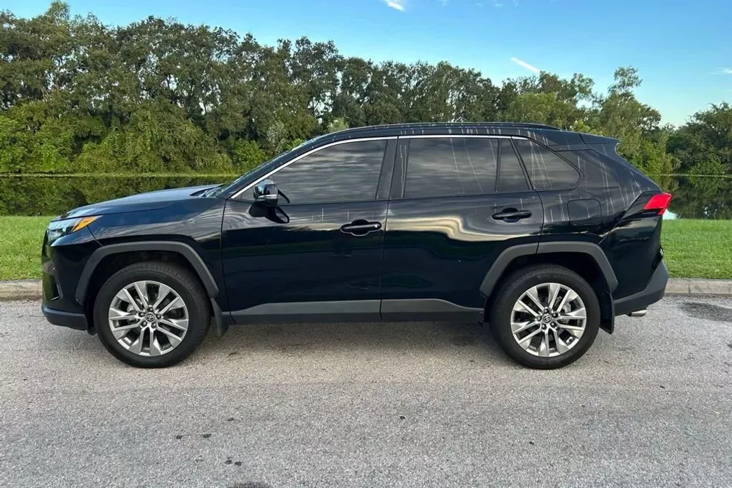 2024 Toyota RAV4 XLE Premium photo 1