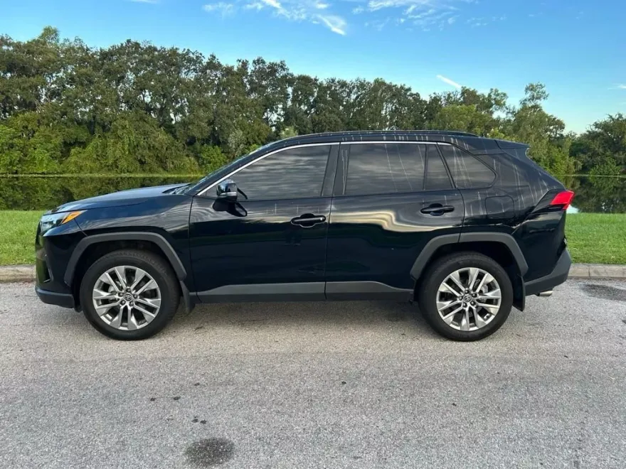 2024 Toyota RAV4 XLE Premium photo 1