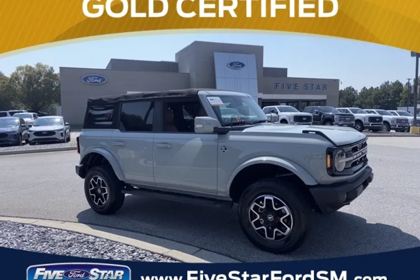 2021 Ford Bronco Outer Banks photo 1