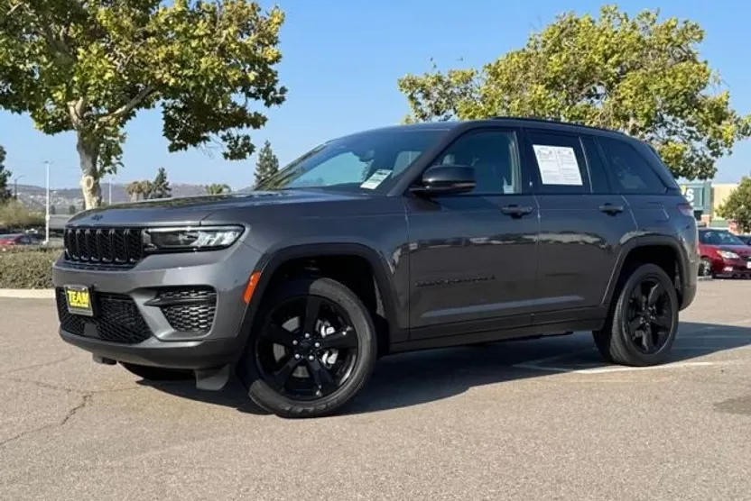 2022 Jeep Grand Cherokee Altitude photo 1