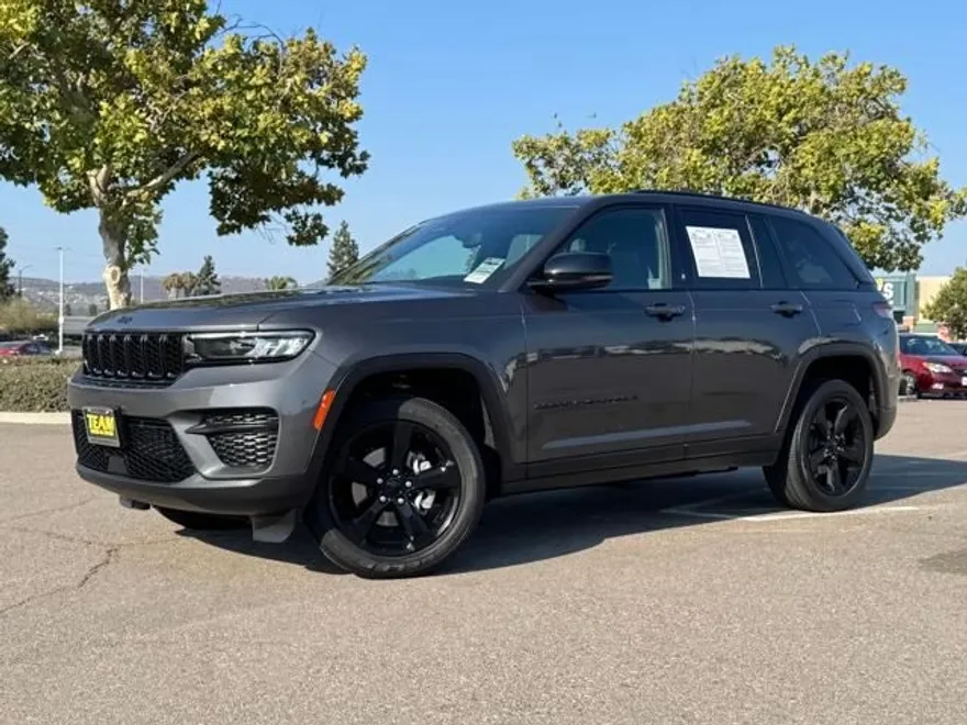 2022 Jeep Grand Cherokee Altitude photo 1