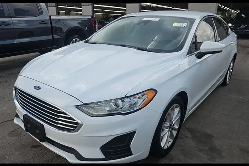 2019 Ford Fusion SE photo 1