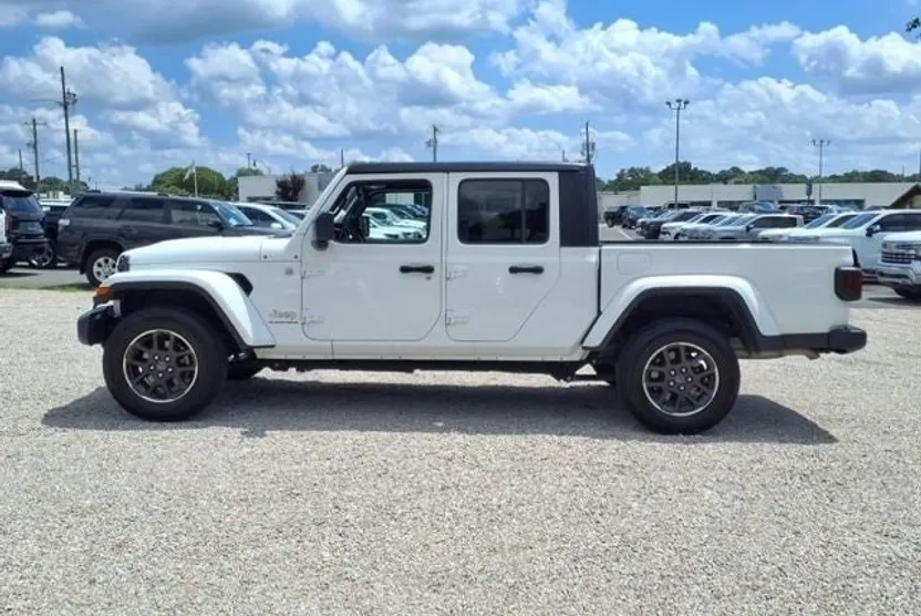 2023 Jeep Gladiator Overland photo 1