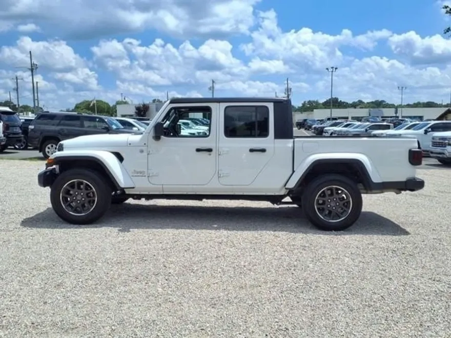 2023 Jeep Gladiator Overland photo 1