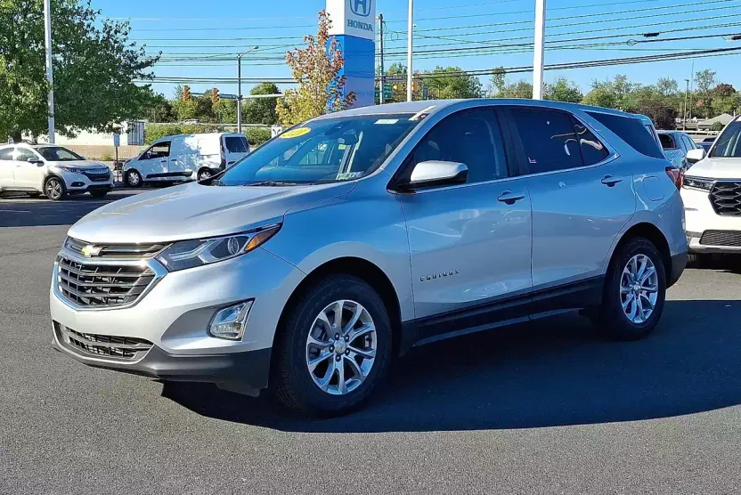 2021 Chevrolet Equinox LT photo 1