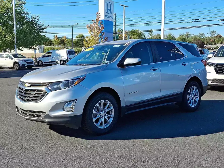 2021 Chevrolet Equinox LT photo 1
