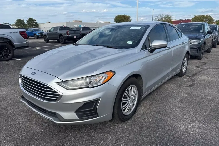 2019 Ford Fusion S photo 1