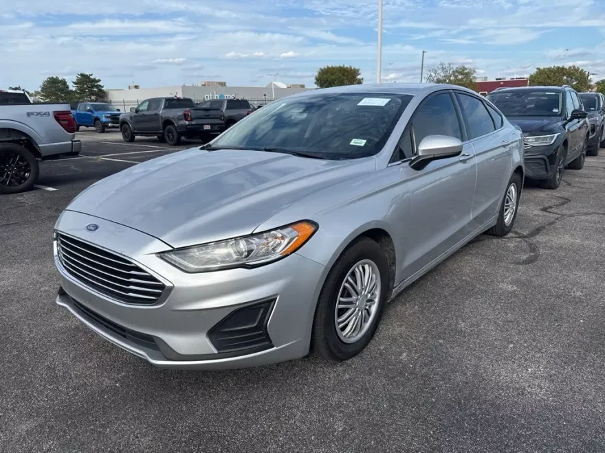 2019 Ford Fusion S photo 1