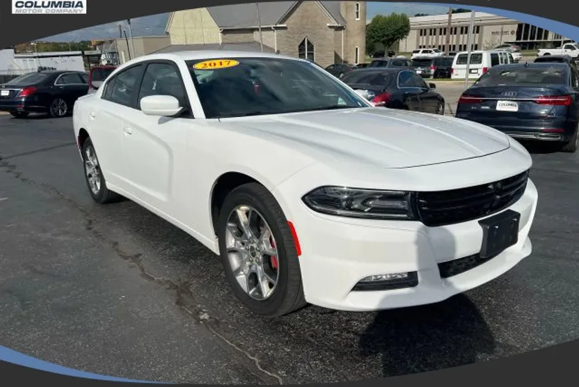 2017 Dodge Charger SXT photo 1