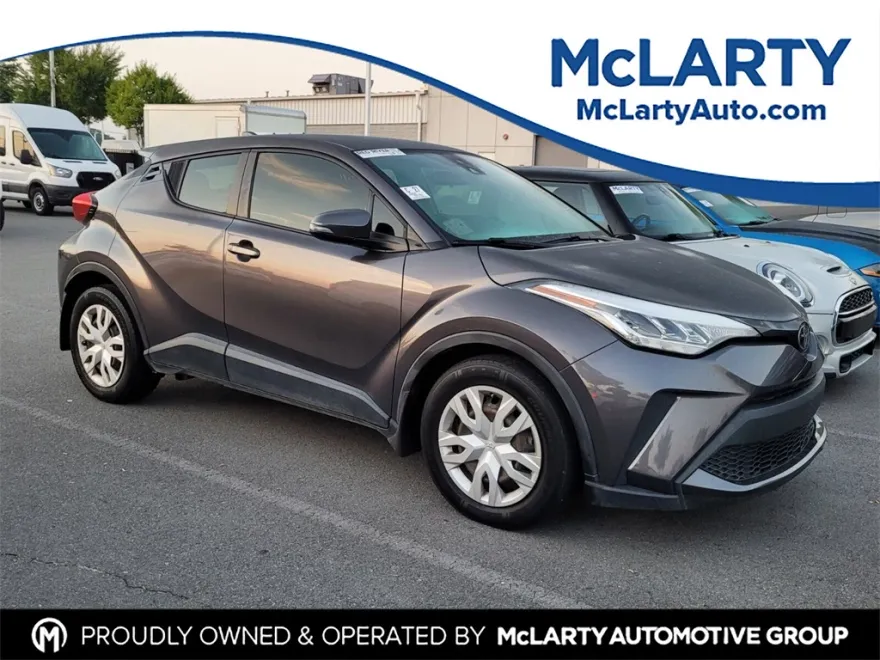 2020 Toyota C-HR LE photo 1