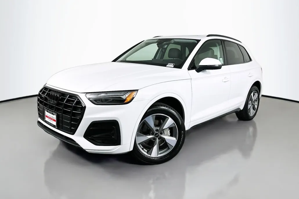 2024 Audi Q5 Premium Plus photo 1