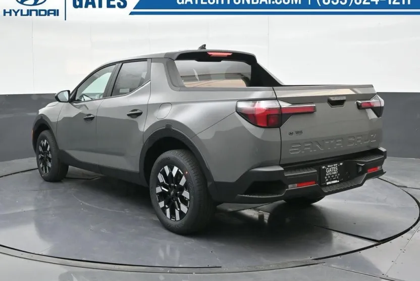 2025 Hyundai Santa Cruz SE photo 1