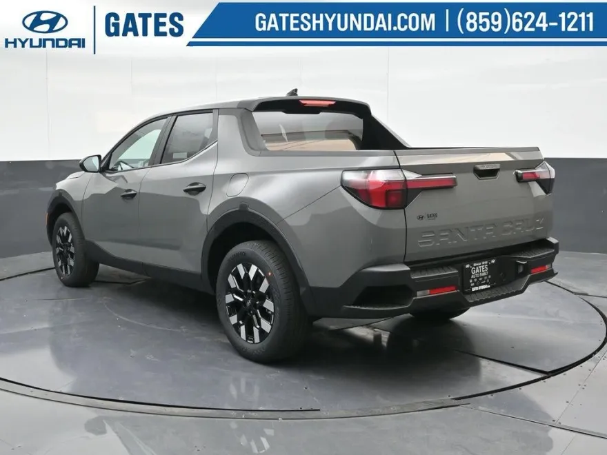 2025 Hyundai Santa Cruz SE photo 1
