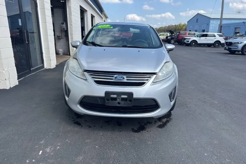 2012 Ford Fiesta SE photo 1