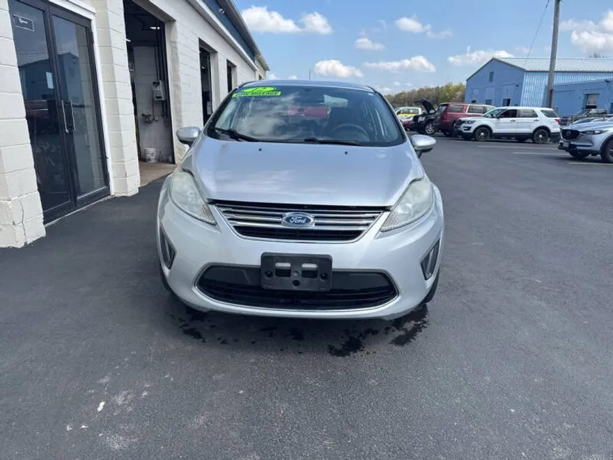2012 Ford Fiesta SE photo 1