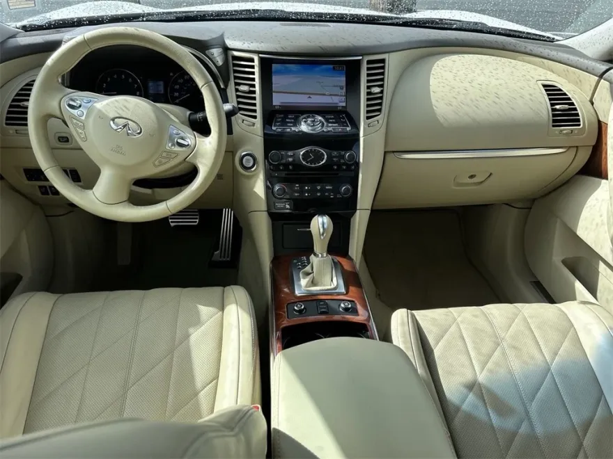 2016 Infiniti QX70 Base photo 1