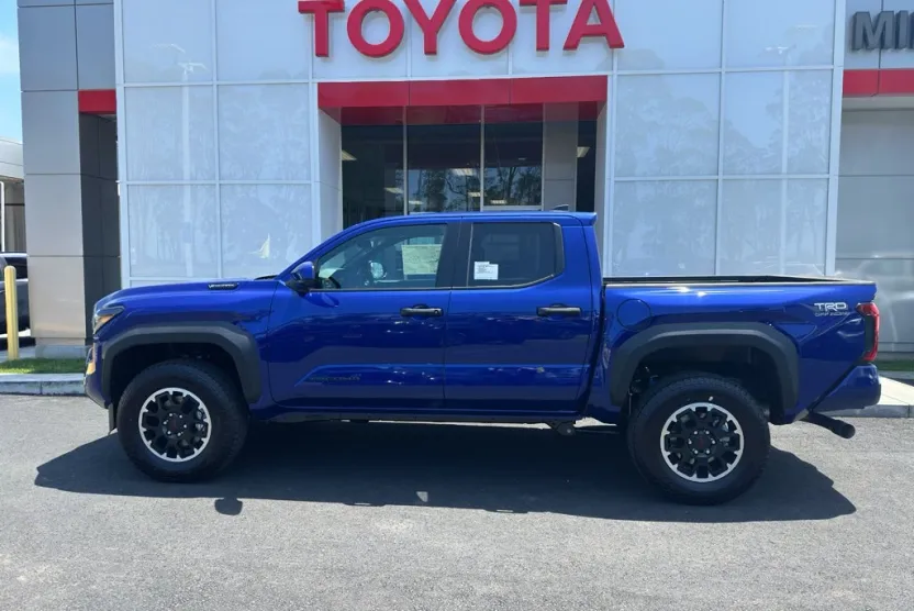 2025 Toyota Tacoma TRD Off-Road photo 1